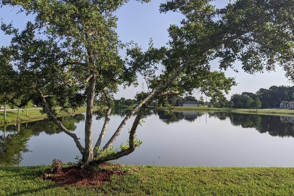 Port Saint Lucie A Little Piece Of Heaven- Peaceful Lake View Apartment- 1 Min From I95 And Turnpike Port St. Lucie Εξωτερικό φωτογραφία